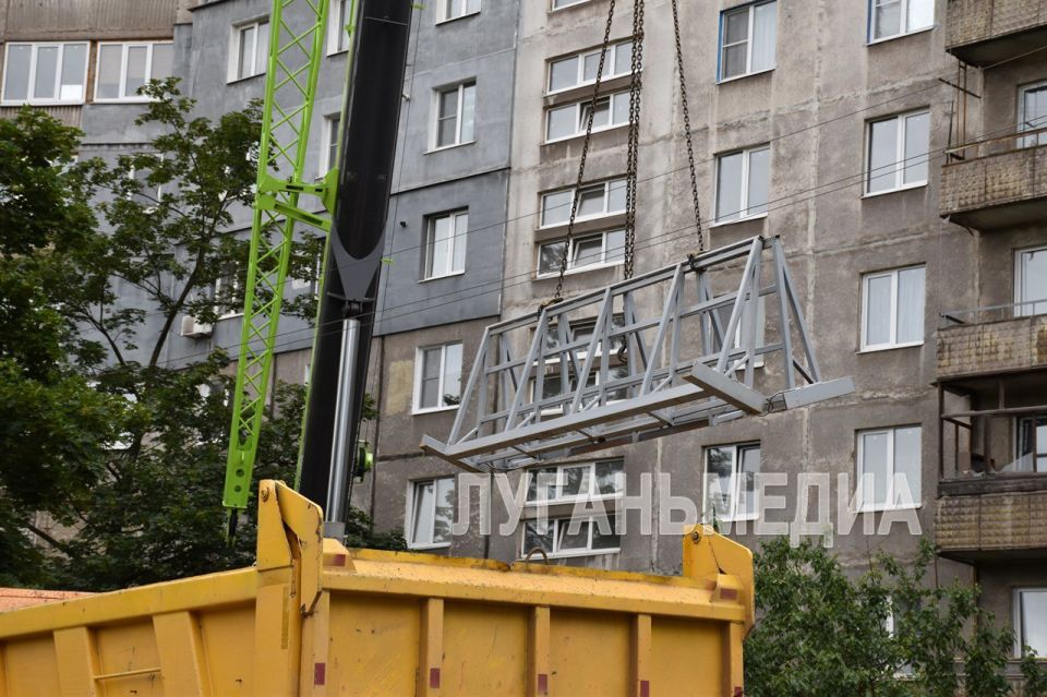 В Алчевске продолжаются работы по восстановлению квартир дома № 37 по улице Гмыри, пострадавших в результате обстрела со стороны ВФУ 17 марта 2024 года В Алчевске продолжаются работы по восстановлению квартир дома № 37 по улице Гмыри, пострадавших в результате обстрела со стороны ВФУ 17 марта 2024 года