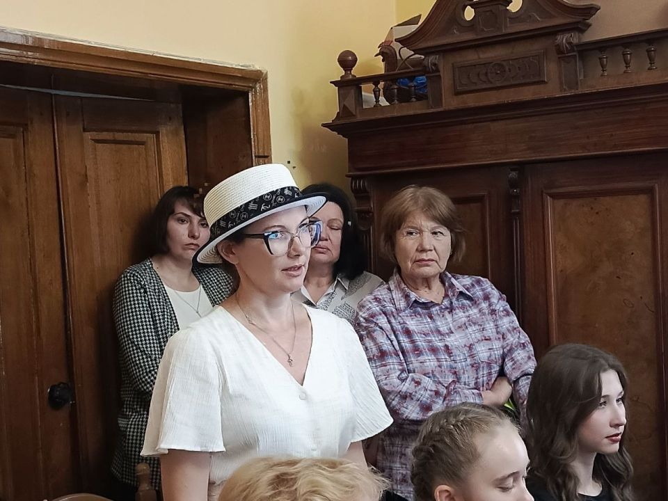 В Литературном музее В. И. Даля в столице ЛНР состоялась презентация 20-го номера альманаха «Крылья» В Литературном музее В. И. Даля в столице ЛНР состоялась презентация 20-го номера альманаха «Крылья»
