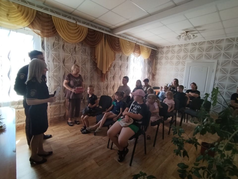 В поселке Таловое состоялась профилактическая лекция для детей В поселке Таловое состоялась профилактическая лекция для детей