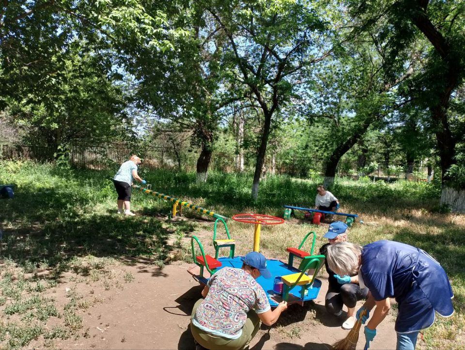 Акция «Яркое детство» в Есауловке: еще одна детская площадка стала ярче! Акция «Яркое детство» в Есауловке: еще одна детская площадка стала ярче!