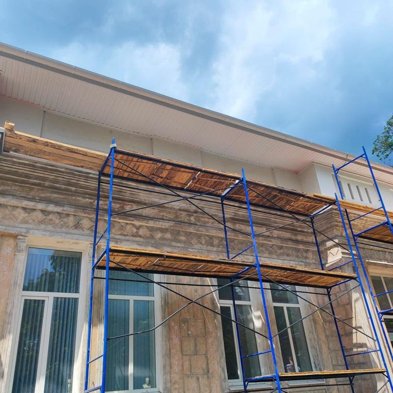 Ставропольцы приступили к обновлению фасада детской школы искусств в Стаханове Ставропольцы приступили к обновлению фасада детской школы искусств в Стаханове