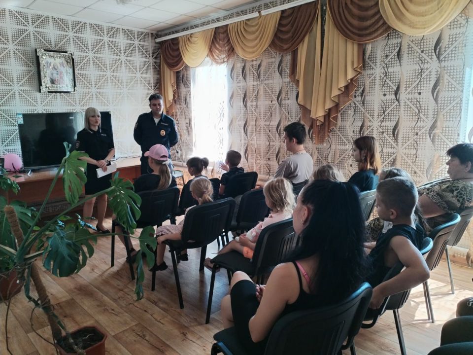 В поселке Таловое состоялась профилактическая лекция для детей В поселке Таловое состоялась профилактическая лекция для детей