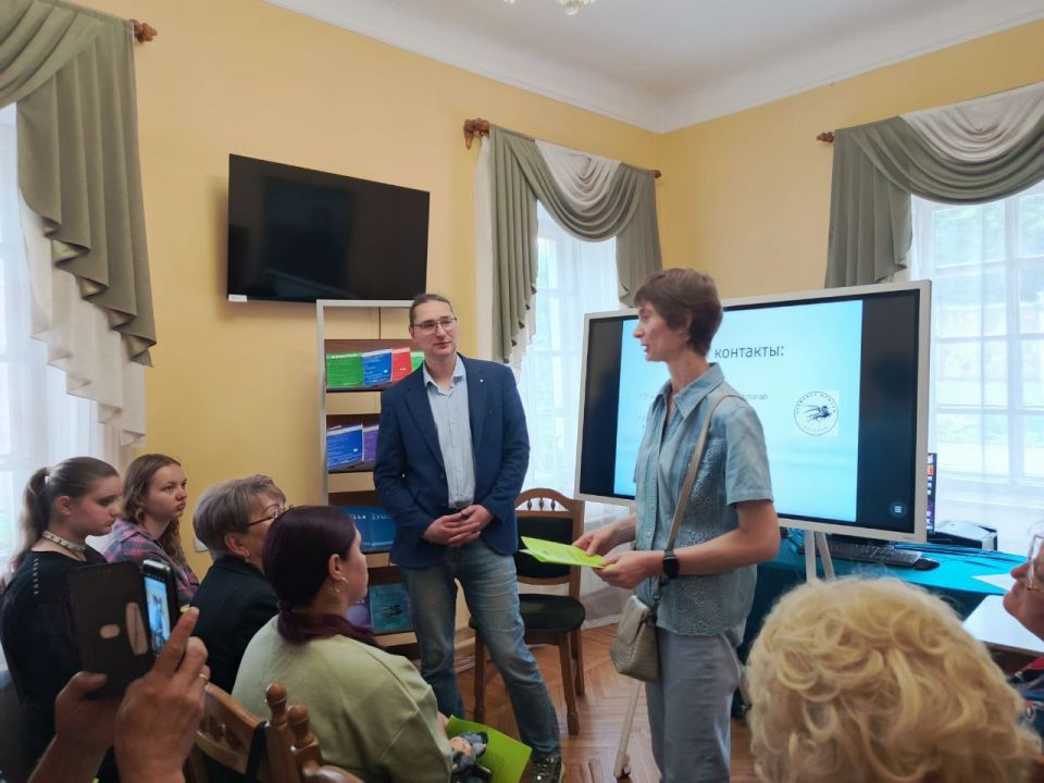 В Литературном музее В. И. Даля в столице ЛНР состоялась презентация 20-го номера альманаха «Крылья» В Литературном музее В. И. Даля в столице ЛНР состоялась презентация 20-го номера альманаха «Крылья»