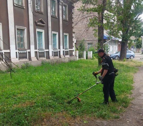 Коммунальные службы проводят работы на территории города Коммунальные службы проводят работы на территории города