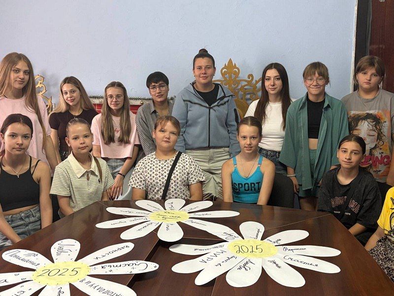 В Суходольске жителям дарили сувениры в четь приближающегося праздника Дня семьи,любви и верности В Суходольске жителям дарили сувениры в четь приближающегося праздника Дня семьи,любви и верности
