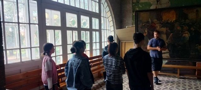 В Музейно-туристическом комплексе «Парк и усадьба Казимира Мсциховского» прошла интерактивная экскурсия для воспитанников «Семейного центра» города Алчевска В Музейно-туристическом комплексе «Парк и усадьба Казимира Мсциховского» прошла интерактивная экскурсия для воспитанников «Семейного центра» города Алчевска