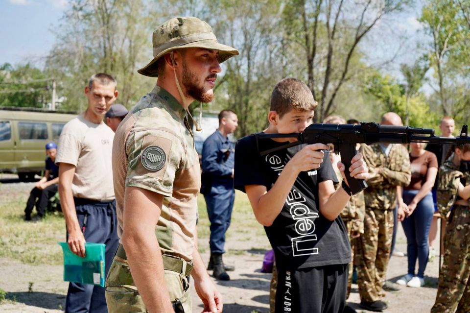 Любовь к Родине начинается с семьи Любовь к Родине начинается с семьи