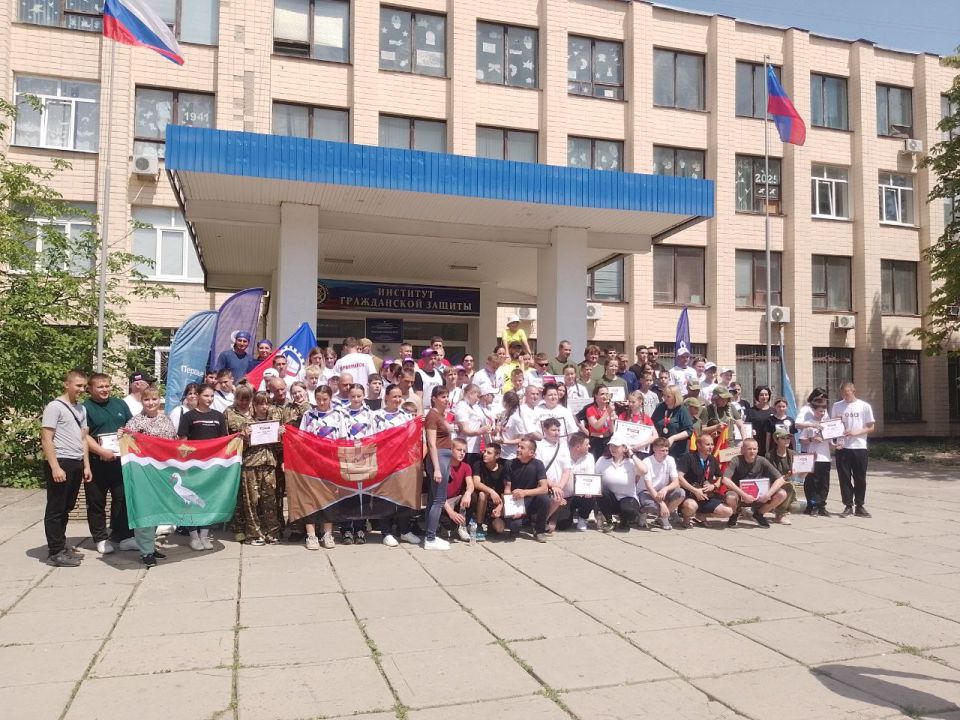 Семья Ольги и Владимира Лихоты, с дочерями Алиной и Алёной, приняли участие в отборочном этапе Всероссийской игры «Семейная Зарница», который проходил сегодня в г. Луганске Семья Ольги и Владимира Лихоты, с дочерями Алиной и Алёной, приняли участие в отборочном этапе Всероссийской игры «Семейная Зарница», который проходил сегодня в г. Луганске