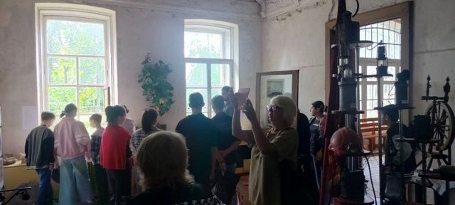 В Музейно-туристическом комплексе «Парк и усадьба Казимира Мсциховского» прошла интерактивная экскурсия для воспитанников «Семейного центра» города Алчевска В Музейно-туристическом комплексе «Парк и усадьба Казимира Мсциховского» прошла интерактивная экскурсия для воспитанников «Семейного центра» города Алчевска