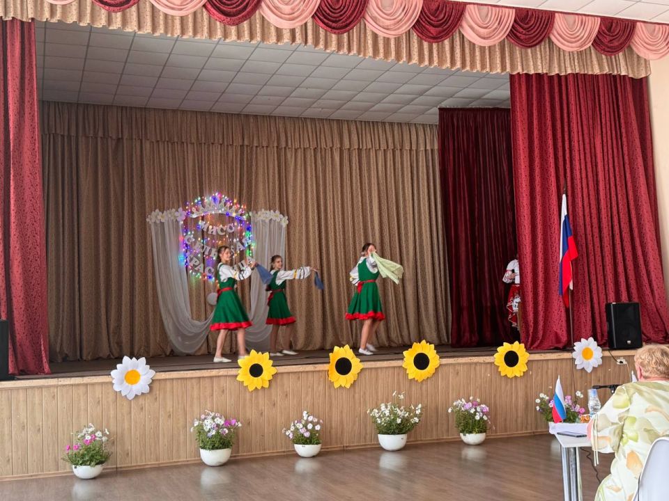 В Благовском сельском Доме культуры совместно с Платоновским, Грибовахским и Ульяновским сельскими клубами, а также с библиотекой села Благовка была проведена конкурсная программа «Деревенская красавица» В Благовском сельском Доме культуры совместно с Платоновским, Грибовахским и Ульяновским сельскими клубами, а также с библиотекой села Благовка была проведена конкурсная программа «Деревенская красавица»