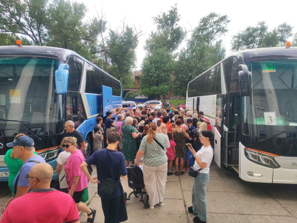 250 юных алчевцев отправились на отдых в Вологодскую область! 250 юных алчевцев отправились на отдых в Вологодскую область!