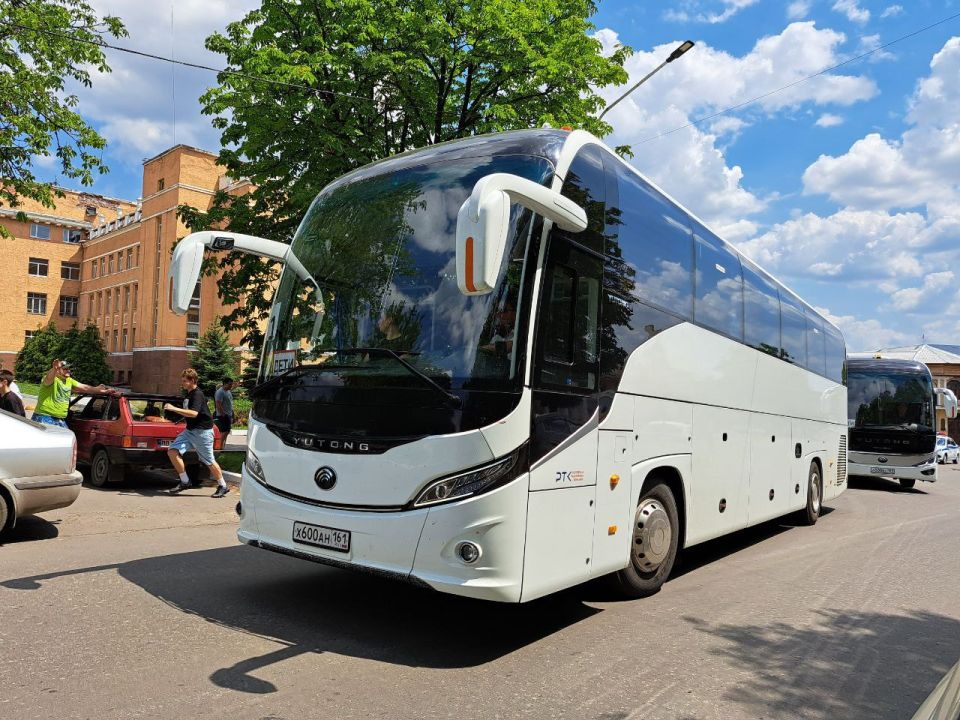 Сегодня 140 юных жителей Стаханова, Ирмино и Алмазной отправились в летнее путешествие — в детские оздоровительные лагеря «Арт-квест» и «Жемчужина», которые расположены на живописном побережье солнечного Крыма Сегодня 140 юных жителей Стаханова, Ирмино и Алмазной отправились в летнее путешествие — в детские оздоровительные лагеря «Арт-квест» и «Жемчужина», которые расположены на живописном побережье солнечного Крыма