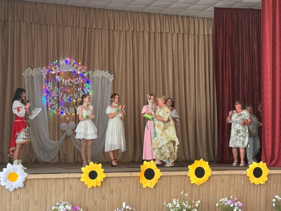 В Благовском сельском Доме культуры совместно с Платоновским, Грибовахским и Ульяновским сельскими клубами, а также с библиотекой села Благовка была проведена конкурсная программа «Деревенская красавица» В Благовском сельском Доме культуры совместно с Платоновским, Грибовахским и Ульяновским сельскими клубами, а также с библиотекой села Благовка была проведена конкурсная программа «Деревенская красавица»