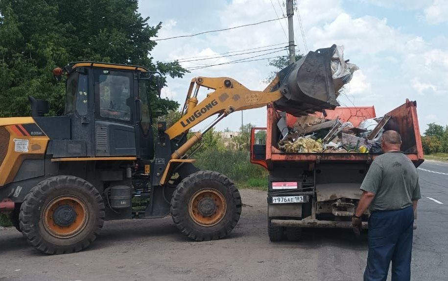 Алчевские коммунальщики продолжают работу Алчевские коммунальщики продолжают работу