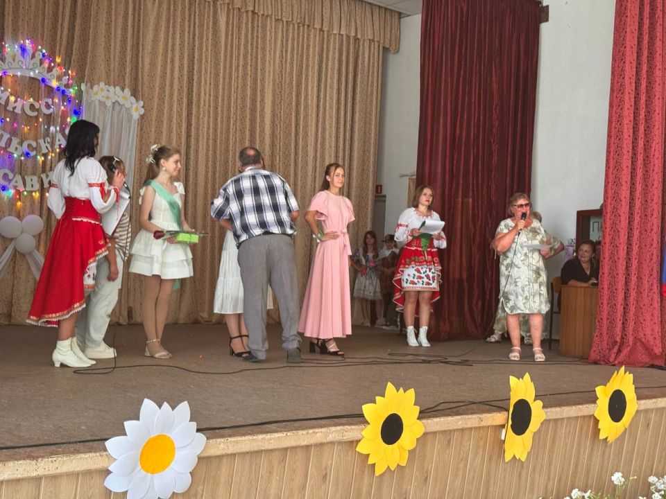 В Благовском сельском Доме культуры совместно с Платоновским, Грибовахским и Ульяновским сельскими клубами, а также с библиотекой села Благовка была проведена конкурсная программа «Деревенская красавица» В Благовском сельском Доме культуры совместно с Платоновским, Грибовахским и Ульяновским сельскими клубами, а также с библиотекой села Благовка была проведена конкурсная программа «Деревенская красавица»