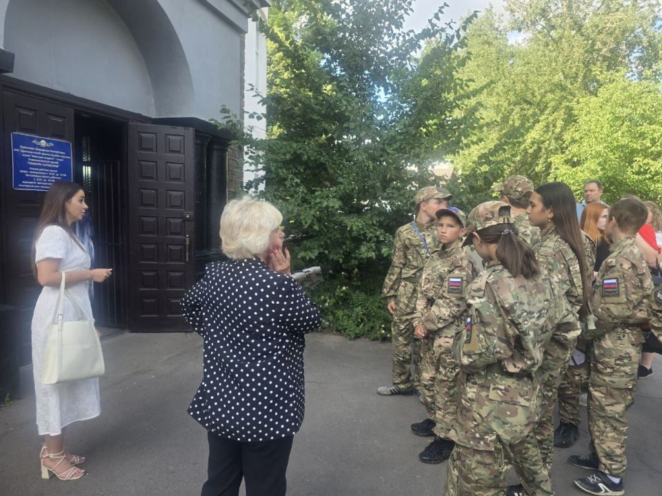 Ребята из команды "ЧиС" Ясеновской гимназии им.Ю.В.Стеценко встретились с председателем Правления Ребята из команды "ЧиС" Ясеновской гимназии им.Ю.В.Стеценко встретились с председателем Правления