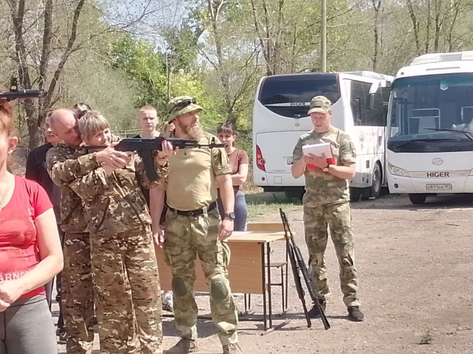 Семья Ольги и Владимира Лихоты, с дочерями Алиной и Алёной, приняли участие в отборочном этапе Всероссийской игры «Семейная Зарница», который проходил сегодня в г. Луганске Семья Ольги и Владимира Лихоты, с дочерями Алиной и Алёной, приняли участие в отборочном этапе Всероссийской игры «Семейная Зарница», который проходил сегодня в г. Луганске