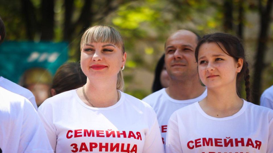 Отборочный этап всероссийской военно-патриотической игры «Семейная зарница» состоялся в Луганске Отборочный этап всероссийской военно-патриотической игры «Семейная зарница» состоялся в Луганске