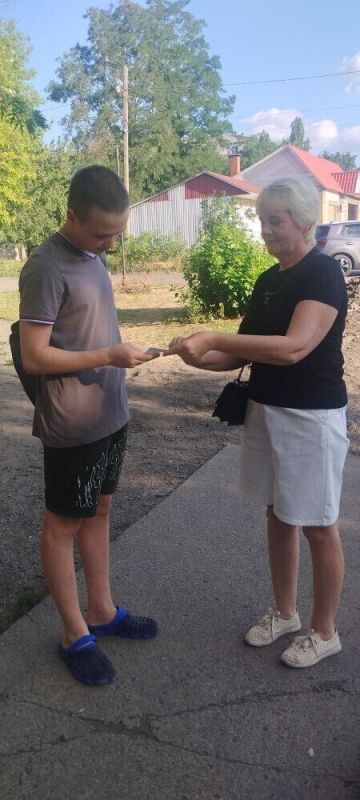 Педагоги Ясеновской гимназии им. Ю.В.Стеценко провели профилактическое мероприятие по недопущению нарушений дорожного движения, среди детей на велосипедах, самокатах и мотоциклах Педагоги Ясеновской гимназии им. Ю.В.Стеценко провели профилактическое мероприятие по недопущению нарушений дорожного движения, среди детей на велосипедах, самокатах и мотоциклах