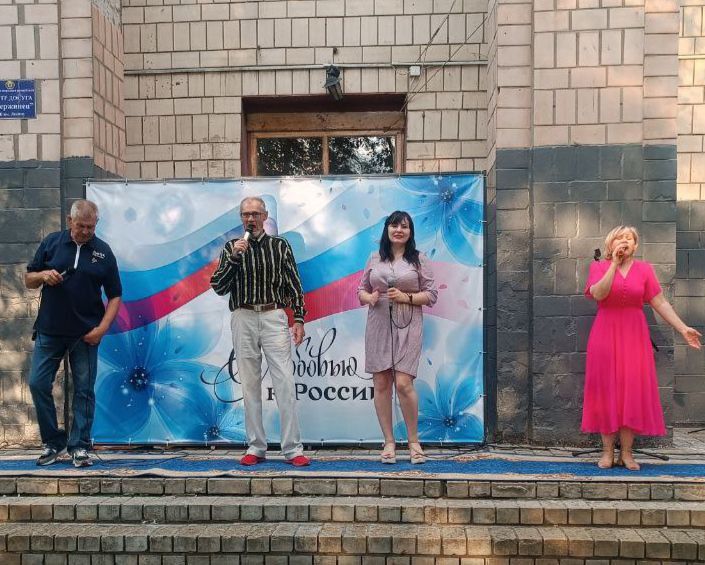 В преддверии праздника «Семьи, любви и верности» в Центре досуга «Дзержинец» состоялся сольный концерт Александра Ковтуна «Приходите в мой дом» В преддверии праздника «Семьи, любви и верности» в Центре досуга «Дзержинец» состоялся сольный концерт Александра Ковтуна «Приходите в мой дом»