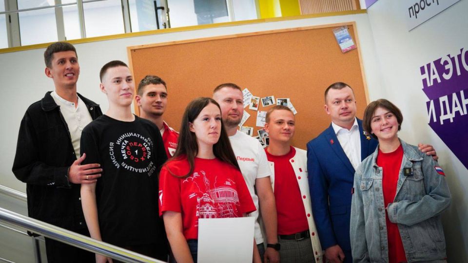 Движение Первых в нашей Республике открывает перед молодёжью широкие возможности для самореализации: от волонтёрства до научных исследований, от патриотических проектов до экологических инициатив Движение Первых в нашей Республике открывает перед молодёжью широкие возможности для самореализации: от волонтёрства до научных исследований, от патриотических проектов до экологических инициатив
