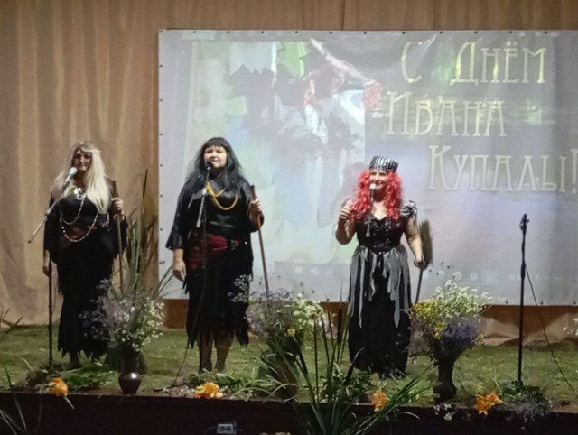 5 июля сотрудники Городищенского фольклорного центра организовали для жителей поселка праздничный концерт «Магия купальских трав» 5 июля сотрудники Городищенского фольклорного центра организовали для жителей поселка праздничный концерт «Магия купальских трав»