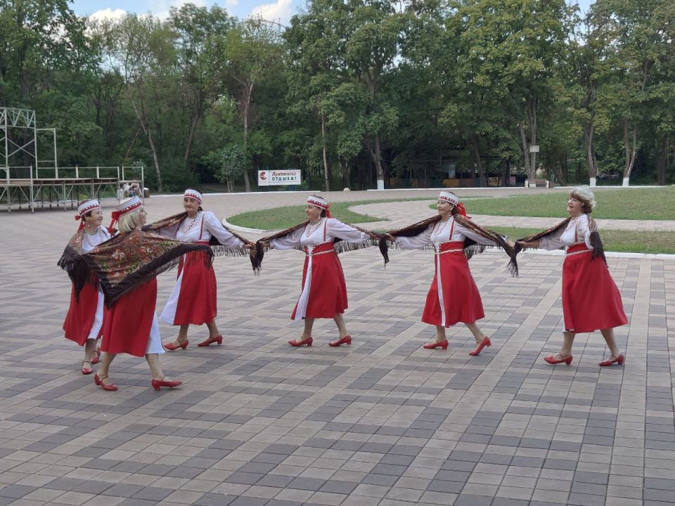 Ой, да на Ивана, Ой, да на Купала! Ой, да на Ивана, Ой, да на Купала!