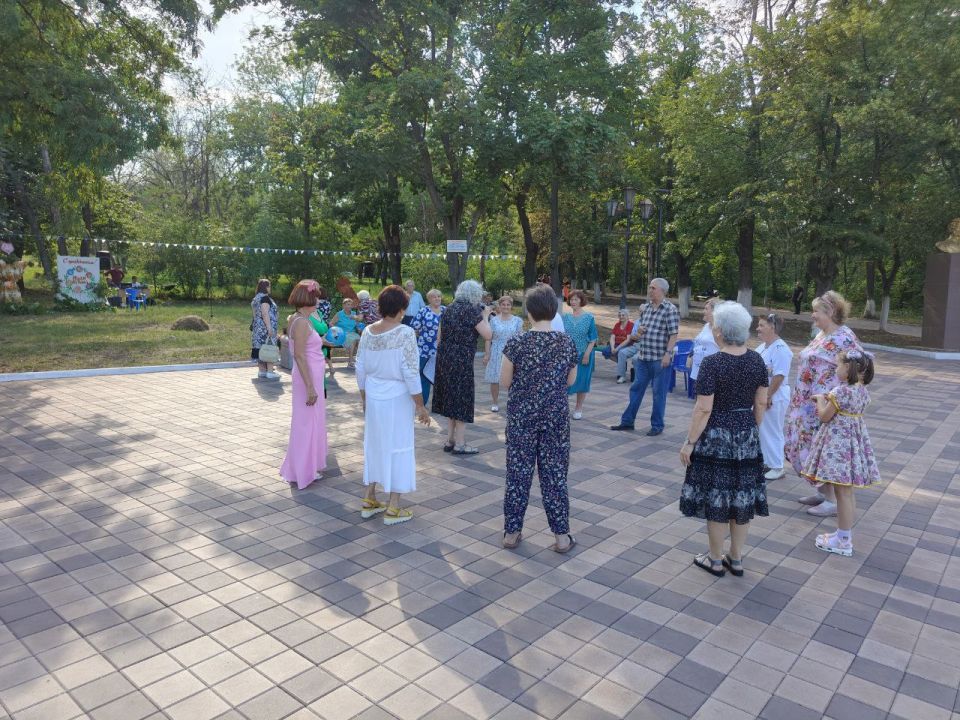 Ой, да на Ивана, Ой, да на Купала! Ой, да на Ивана, Ой, да на Купала!