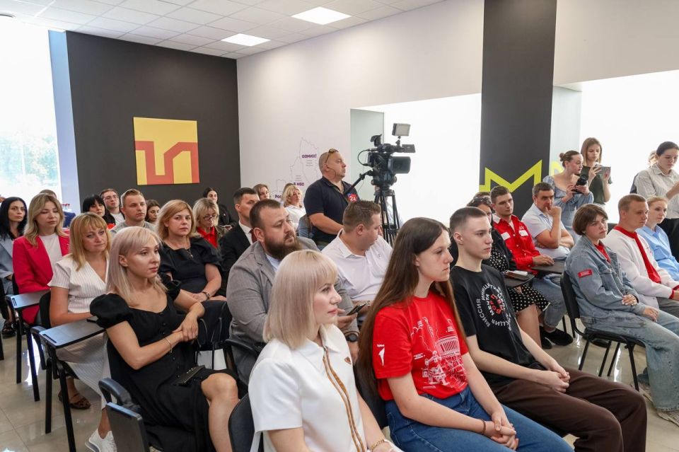 Инна Швенк: Приняла участие в заседании Регионального координационного совета при Главе ЛНР по взаимодействию с «Движением Первых» Инна Швенк: Приняла участие в заседании Регионального координационного совета при Главе ЛНР по взаимодействию с «Движением Первых»