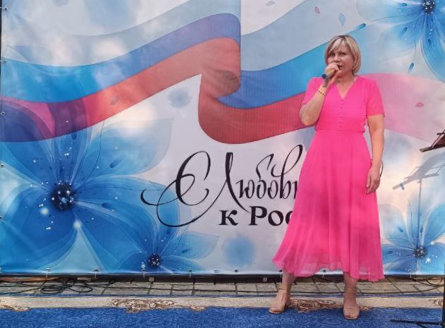 В преддверии праздника «Семьи, любви и верности» в Центре досуга «Дзержинец» состоялся сольный концерт Александра Ковтуна «Приходите в мой дом» В преддверии праздника «Семьи, любви и верности» в Центре досуга «Дзержинец» состоялся сольный концерт Александра Ковтуна «Приходите в мой дом»