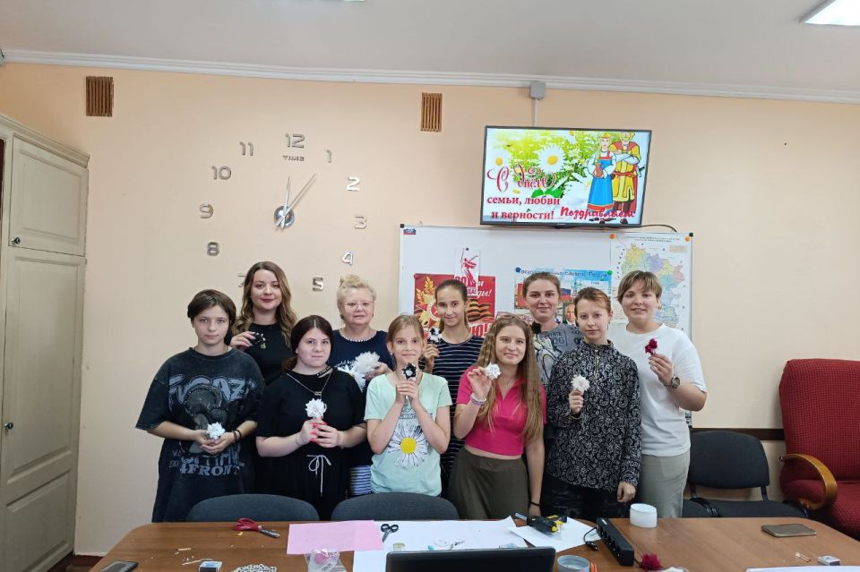 Творческий мастер-класс ко Дню семьи, любви и верности в Алчевске Творческий мастер-класс ко Дню семьи, любви и верности в Алчевске