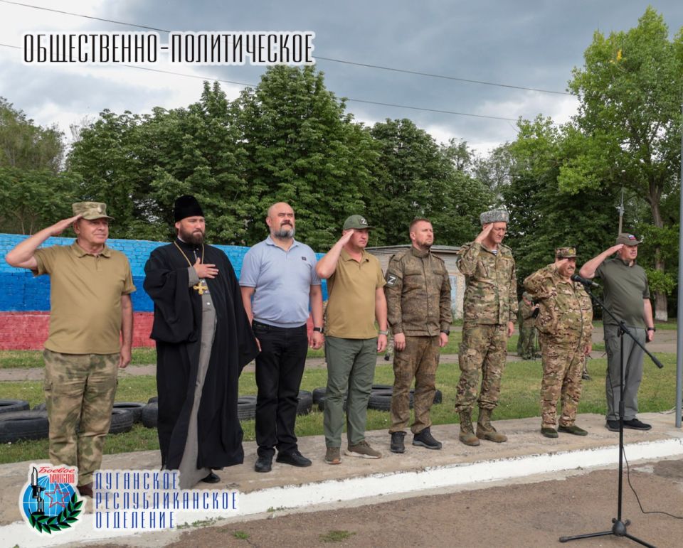 20 июня в рамках церемонии закрытия военно-спортивных сборов в Республиканском казачьем кадетском корпусе имени маршала авиации Александра Ефимова Председатель Народного Совета Луганской Народной Республики, член Совета... 20 июня в рамках церемонии закрытия военно-спортивных сборов в Республиканском казачьем кадетском корпусе имени маршала авиации Александра Ефимова Председатель Народного Совета Луганской Народной Республики, член Совета...