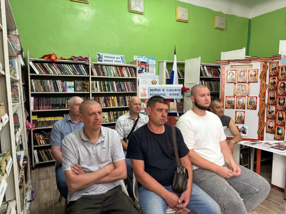Сергей Крамаренко: Сегодня в поселке Лотиково провели встречу с ветеранами боевых действий и участниками специальной военной операции, где обсудили наиболее актуальные вопросы социальной поддержки и адаптации к мирной жизни Сергей Крамаренко: Сегодня в поселке Лотиково провели встречу с ветеранами боевых действий и участниками специальной военной операции, где обсудили наиболее актуальные вопросы социальной поддержки и адаптации к мирной жизни