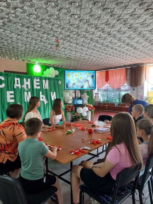 В преддверии прекрасного праздника – Дня любви, семьи и верности – в селе Булавиновка состоялся душевный и познавательный мастер-класс, организованный филиалом библиотеки-филиала №10 МБУ "Новопсковская ЦБС" совместно с... В преддверии прекрасного праздника – Дня любви, семьи и верности – в селе Булавиновка состоялся душевный и познавательный мастер-класс, организованный филиалом библиотеки-филиала №10 МБУ "Новопсковская ЦБС" совместно с...
