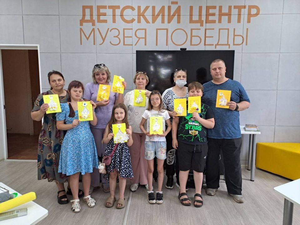 В Детском Центре "Музея Победы" прошел мастер - класс по изготовлению ромашек, посвященный Дню семьи, любви и верности В Детском Центре "Музея Победы" прошел мастер - класс по изготовлению ромашек, посвященный Дню семьи, любви и верности