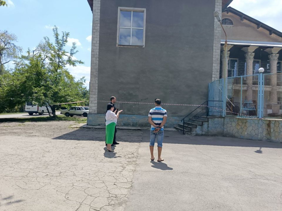 По поручению Главы городского округа Андрея Рубанцова заместитель Главы Ольга Орлова посетила Дворец культуры им. Горького в пгт Ясеновский, где в настоящее время проводится текущий ремонт кровли По поручению Главы городского округа Андрея Рубанцова заместитель Главы Ольга Орлова посетила Дворец культуры им. Горького в пгт Ясеновский, где в настоящее время проводится текущий ремонт кровли