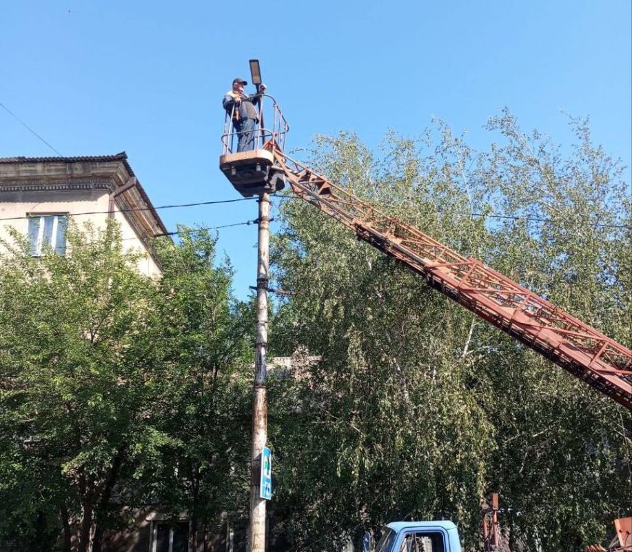 Коммунальные службы проводят работы на территории города Коммунальные службы проводят работы на территории города