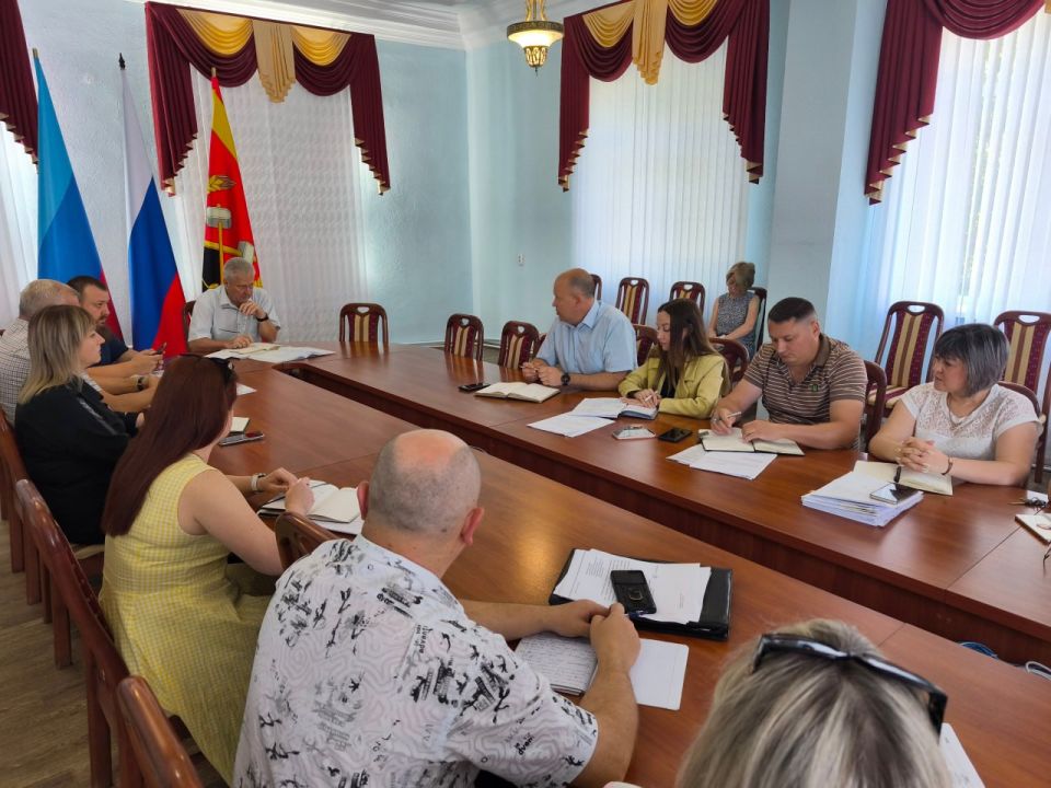 Сергей Козенко: Сегодня в Администрации провел расширенное аппаратное совещание с руководителями структурных подразделений, а также начальниками отделов и управления по жизнеобеспечению территорий Сергей Козенко: Сегодня в Администрации провел расширенное аппаратное совещание с руководителями структурных подразделений, а также начальниками отделов и управления по жизнеобеспечению территорий