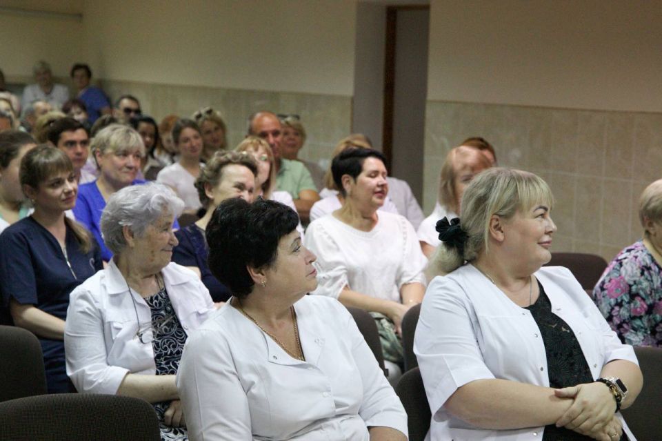 Полицейские провели профориентационную лекцию для сотрудников алчевской больницы Полицейские провели профориентационную лекцию для сотрудников алчевской больницы