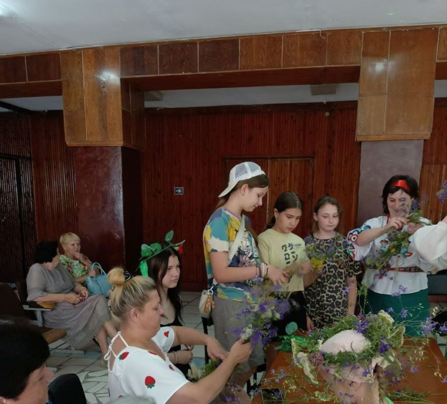 В Фабричненском сельском доме культуры состоялся час народоведения к празднику Ивана Купала «В поисках волшебного цветка» В Фабричненском сельском доме культуры состоялся час народоведения к празднику Ивана Купала «В поисках волшебного цветка»