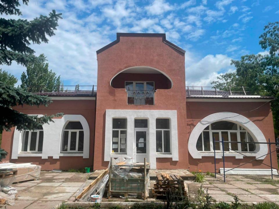 Строители Ставрополья приступили к обшивке стен в здании ЗАГС в Стаханове Строители Ставрополья приступили к обшивке стен в здании ЗАГС в Стаханове