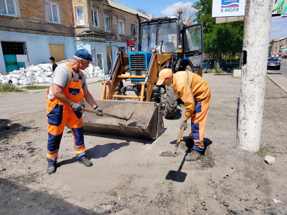 Работы по вывозу мусора с площадок ТКО не прекращаются ни на день Работы по вывозу мусора с площадок ТКО не прекращаются ни на день