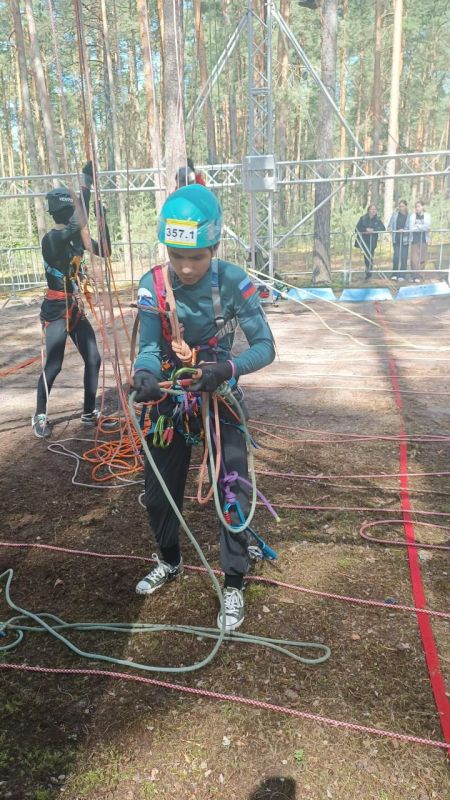 Стахановские спортсмены успешно представили ЛНР на Всероссийских соревнованиях по спортивному туризму Стахановские спортсмены успешно представили ЛНР на Всероссийских соревнованиях по спортивному туризму