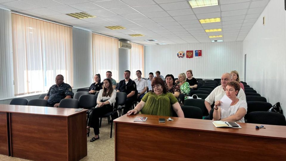 Альберт Зинченко: Сегодня заместитель Главы Станично-Луганского МО Анна Кулиш, провела очередное заседание муниципальной комиссии по делам несовершеннолетних и защите их прав Станично-Луганского МО ЛНР Альберт Зинченко: Сегодня заместитель Главы Станично-Луганского МО Анна Кулиш, провела очередное заседание муниципальной комиссии по делам несовершеннолетних и защите их прав Станично-Луганского МО ЛНР