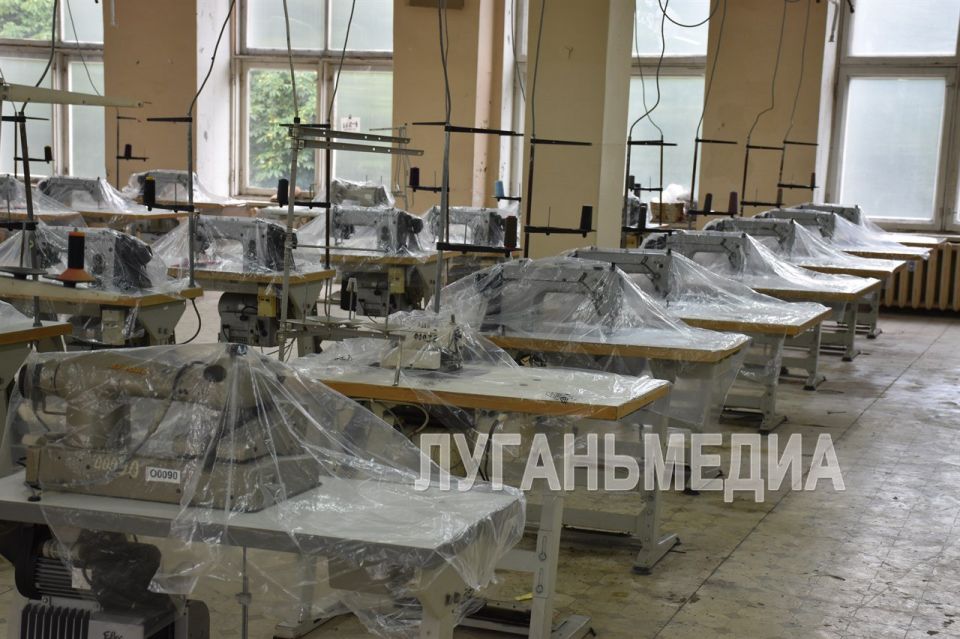 Швейная фабрика возобновила работу в Стаханове Швейная фабрика возобновила работу в Стаханове