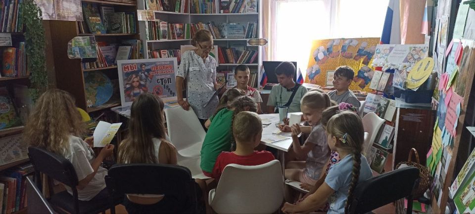 В Плахо-Петровской библиотеке проведен урок «Терроризм и безопасность человека" В Плахо-Петровской библиотеке проведен урок «Терроризм и безопасность человека"