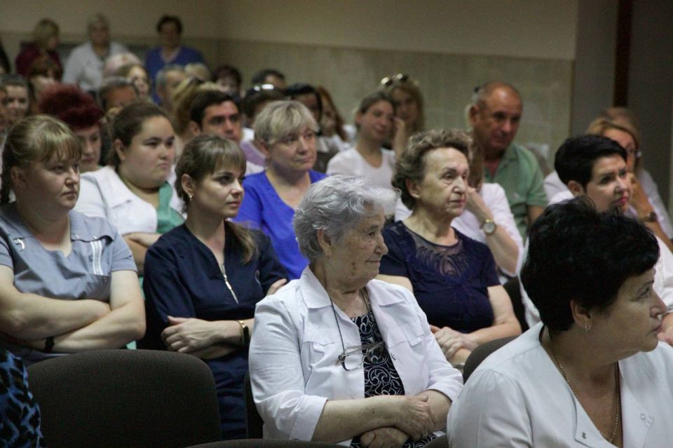 Полицейские провели профориентационную лекцию для сотрудников алчевской больницы Полицейские провели профориентационную лекцию для сотрудников алчевской больницы