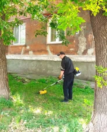 Коммунальные службы проводят работы на территории города Коммунальные службы проводят работы на территории города