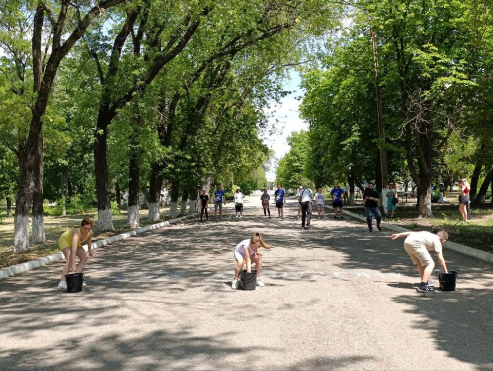 В Кировске накануне «Дня семьи, любви и верности» в рамках спортивного марафона «Сила России, активисты местного отделения парии «Единая Россия», провели в городском парке игру – квест с семьями участников СВО В Кировске накануне «Дня семьи, любви и верности» в рамках спортивного марафона «Сила России, активисты местного отделения парии «Единая Россия», провели в городском парке игру – квест с семьями участников СВО