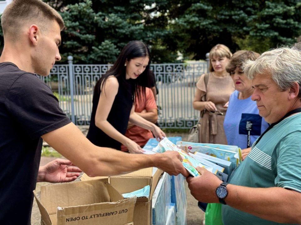 В Антрацит доставили гуманитарную помощь из Кисловодска, что стало настоящим событием для детей и семей с ограниченными возможностями В Антрацит доставили гуманитарную помощь из Кисловодска, что стало настоящим событием для детей и семей с ограниченными возможностями